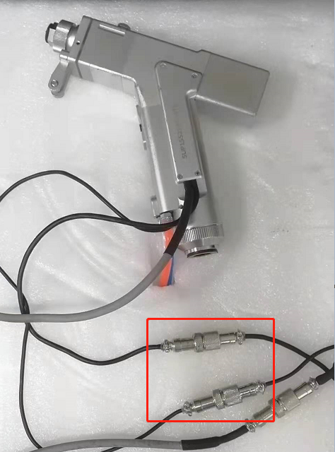 驅(qū)動器與電機的連接線五芯航插有斷路